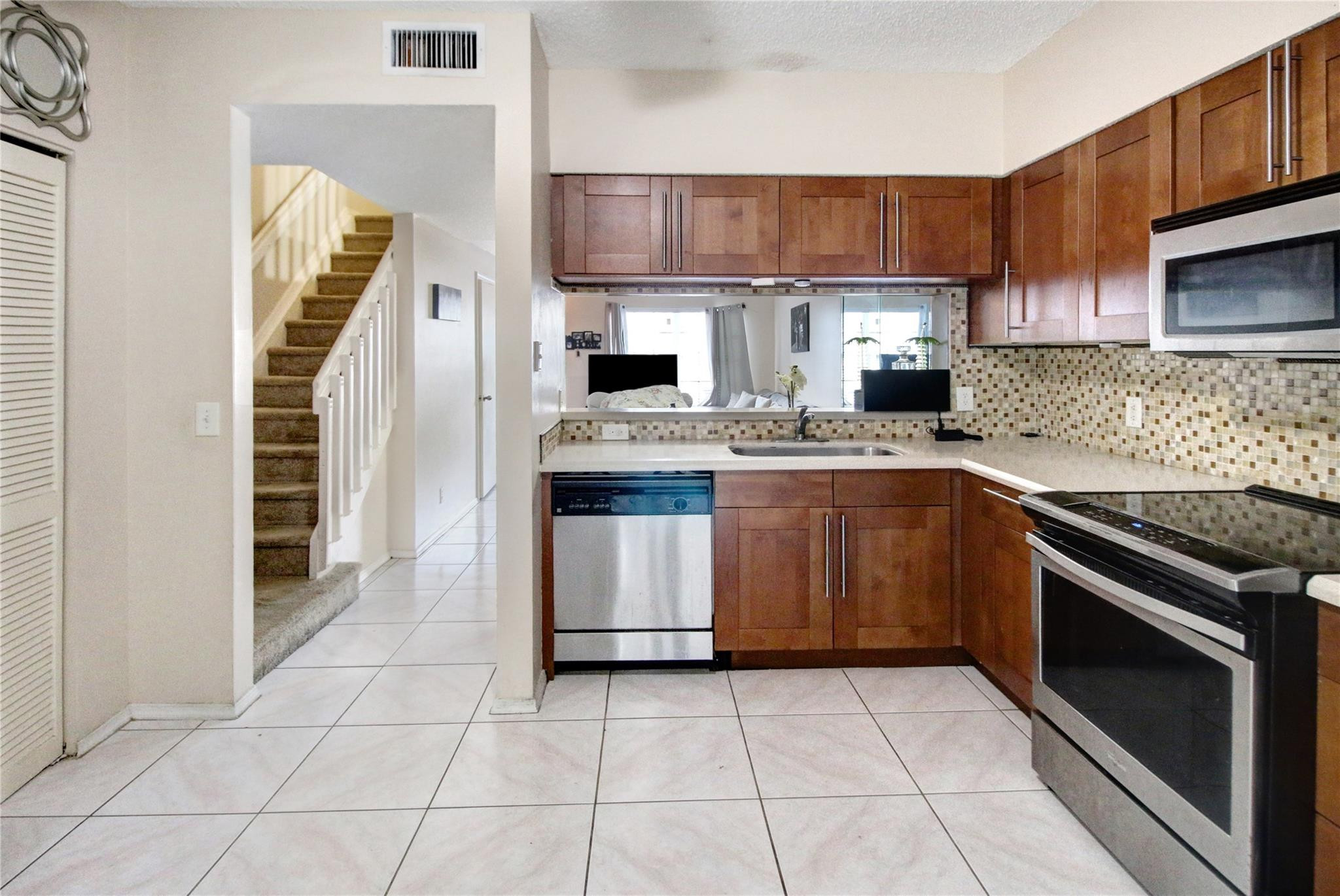 5518 Parade Place 27, Margate Unit: 27