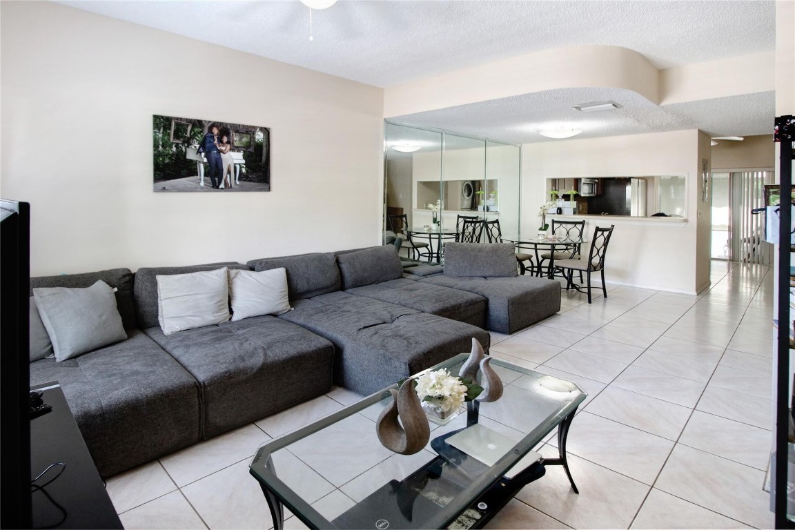 5518 Parade Place 27, Margate Unit: 27