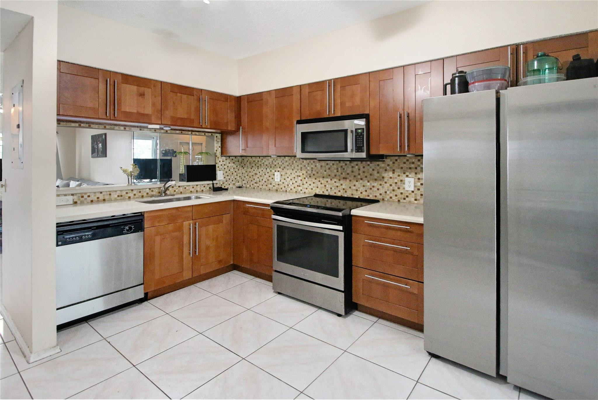 5518 Parade Place 27, Margate Unit: 27