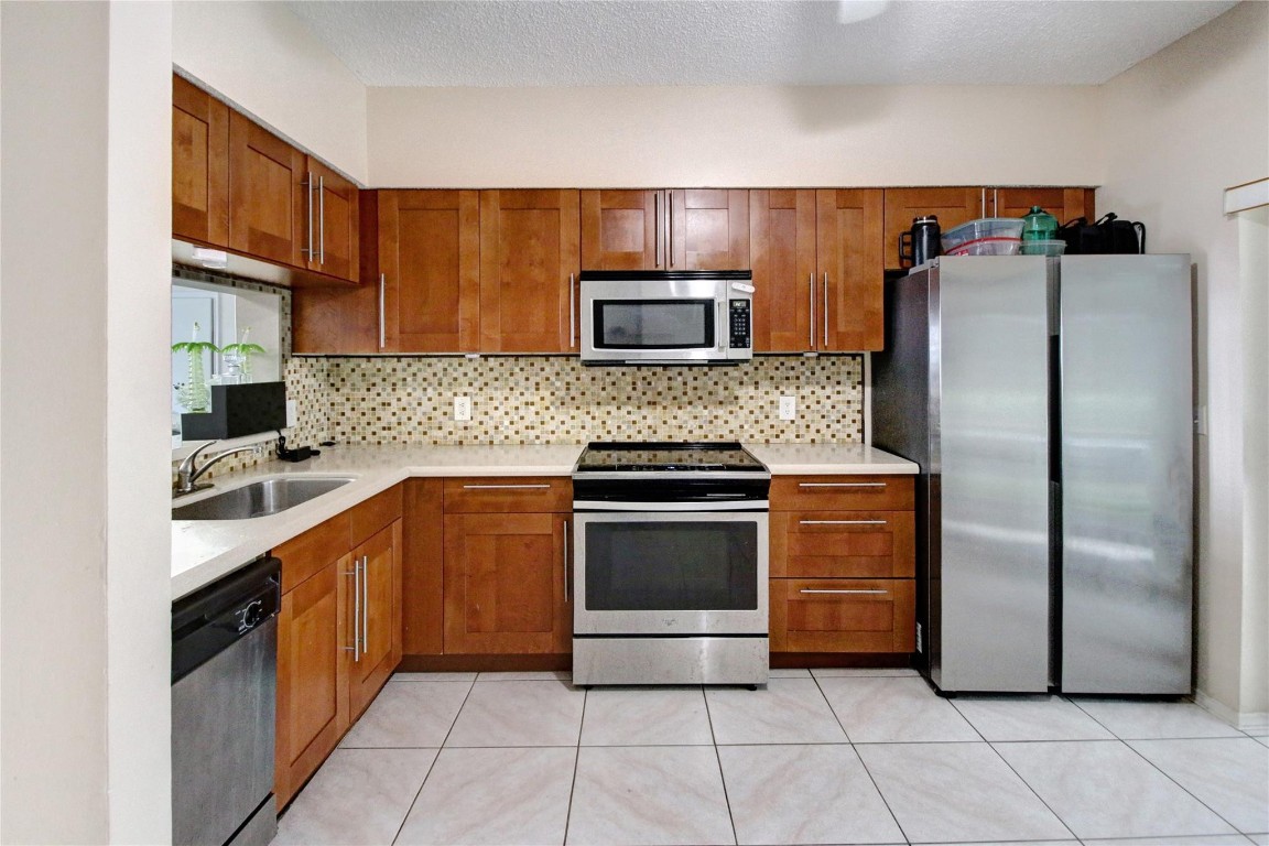 5518 Parade Place 27, Margate Unit: 27