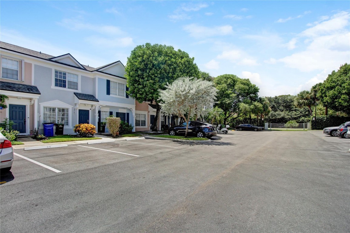 5518 Parade Place 27, Margate Unit: 27