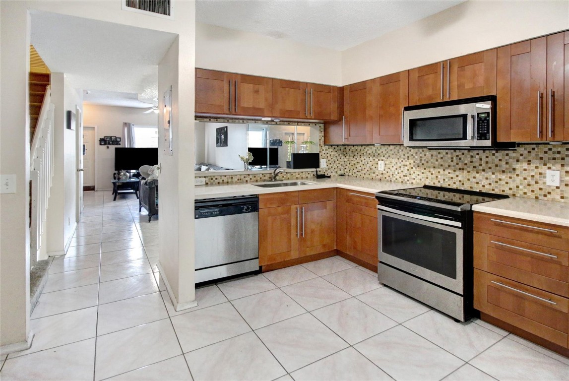 5518 Parade Place 27, Margate Unit: 27