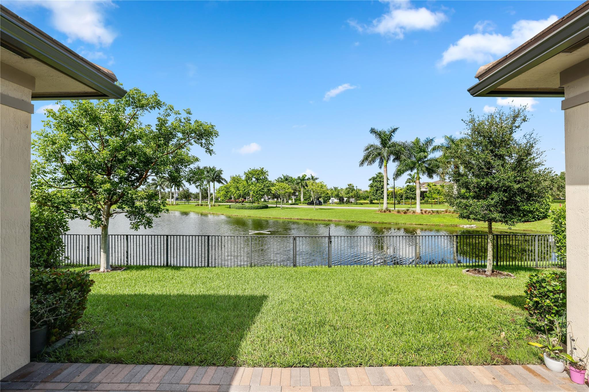 10547 N Lago Vista Cir