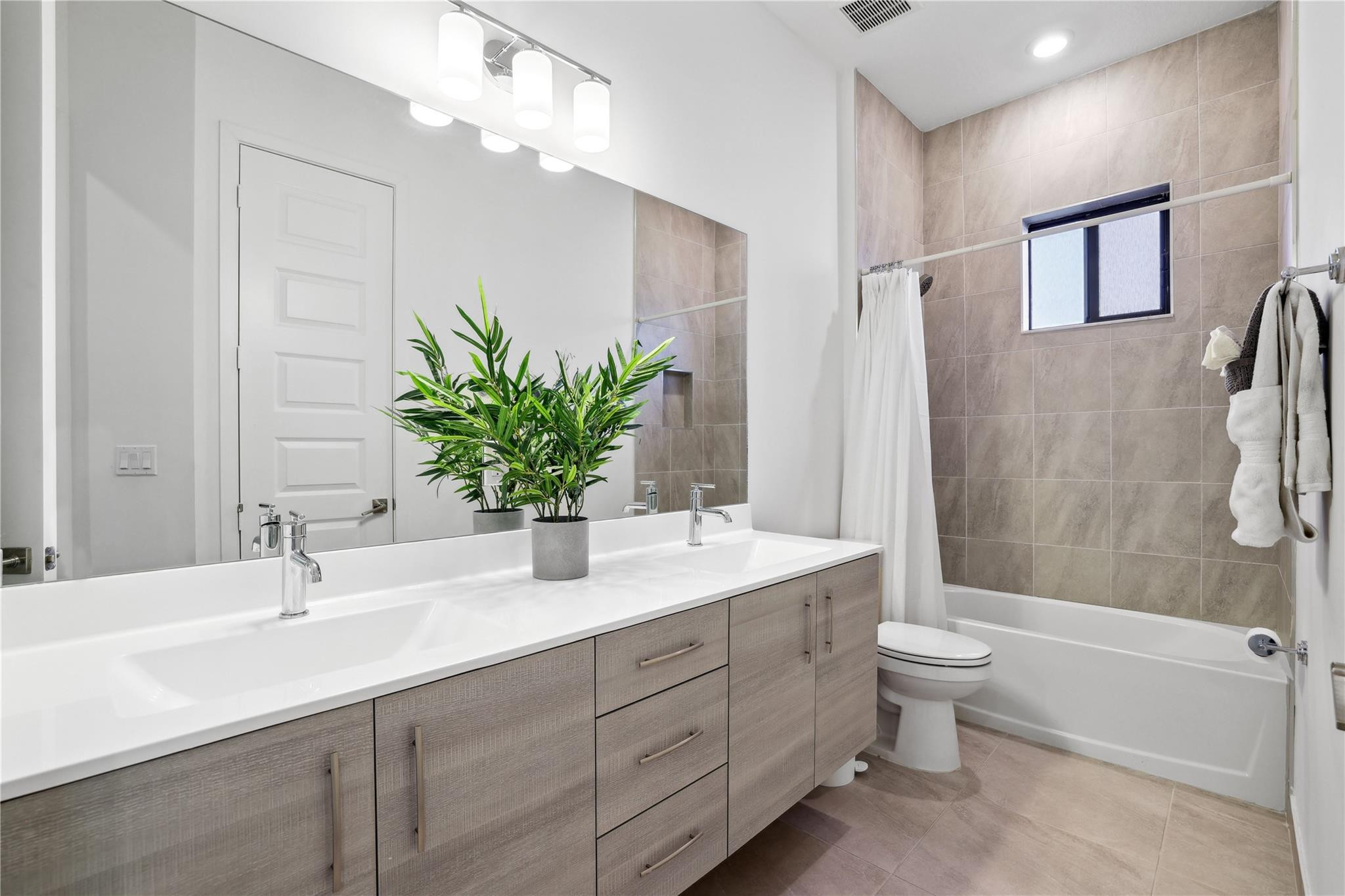 10547 N Lago Vista Cir