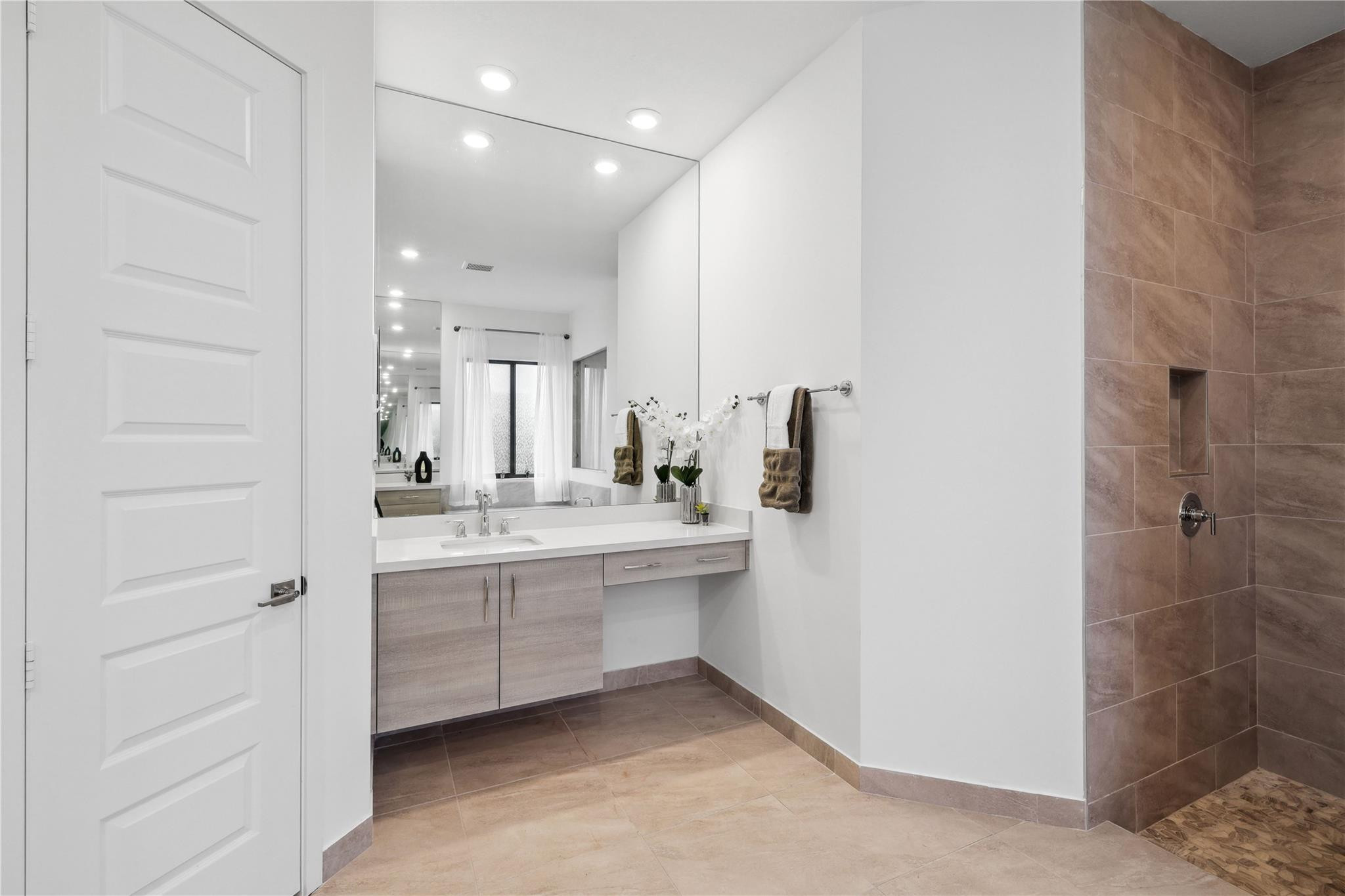 10547 N Lago Vista Cir