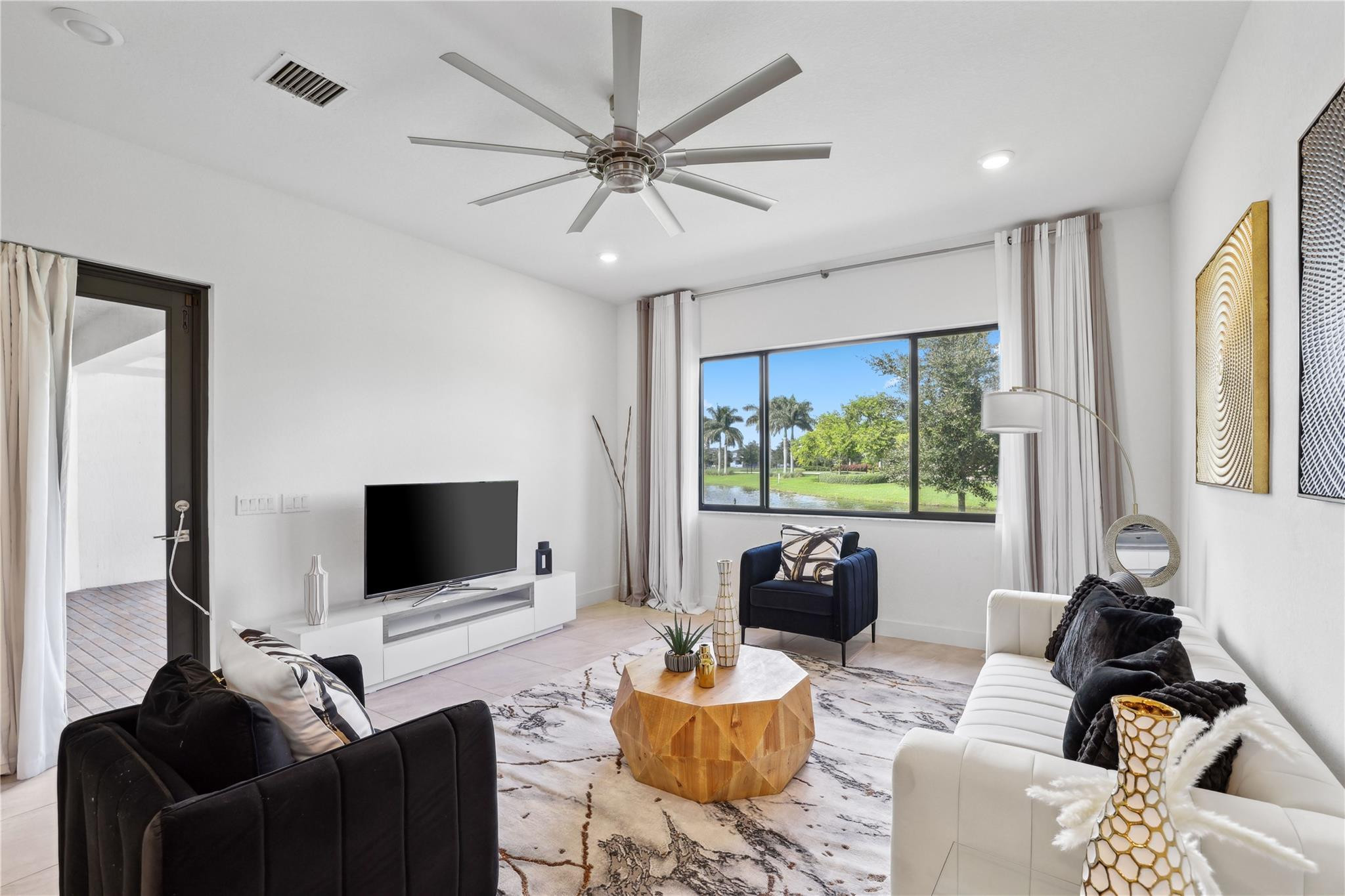 10547 N Lago Vista Cir