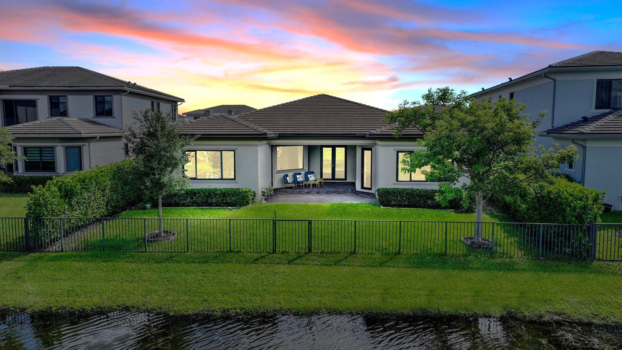 10547 N Lago Vista Cir