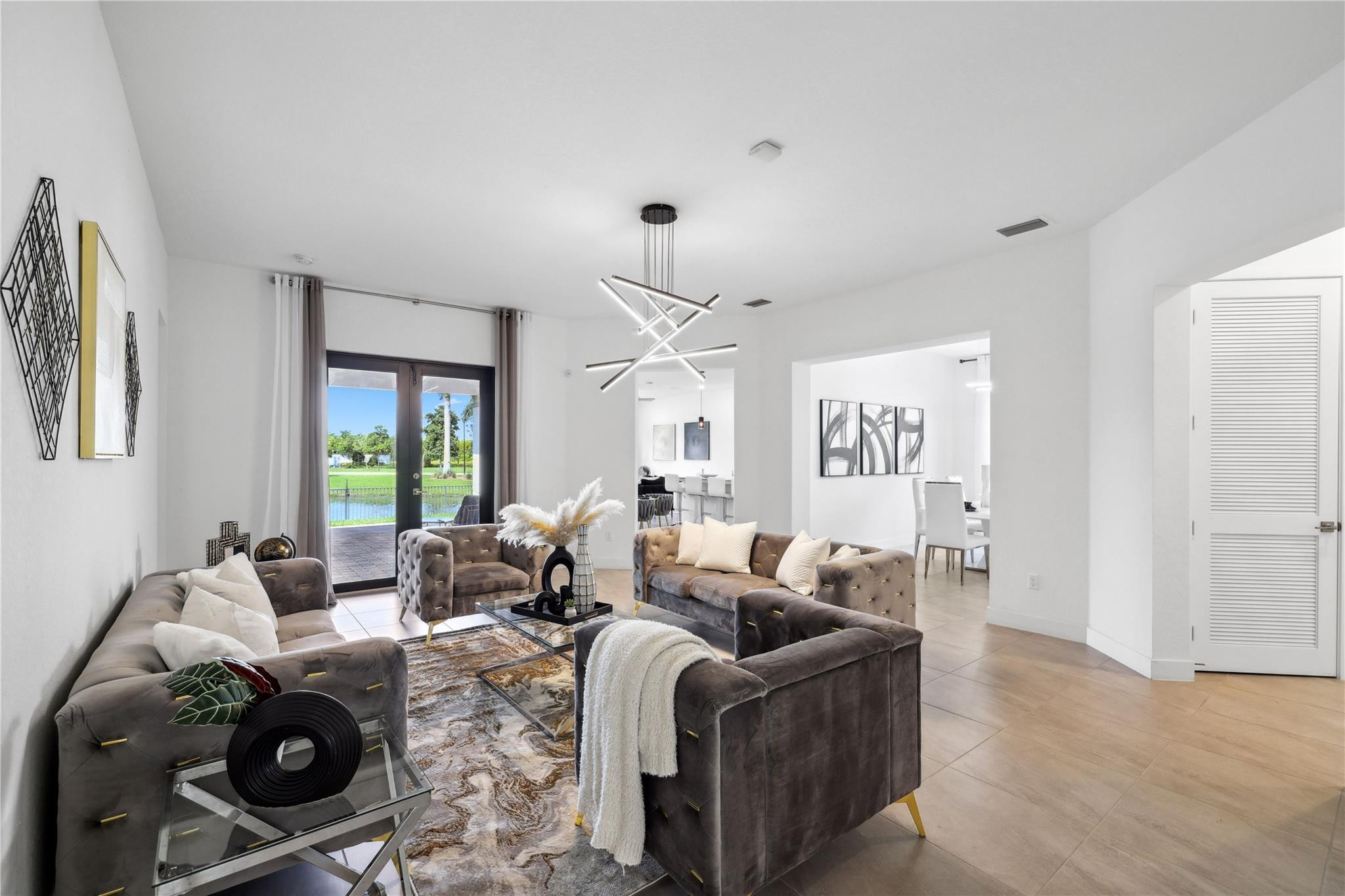 10547 N Lago Vista Cir