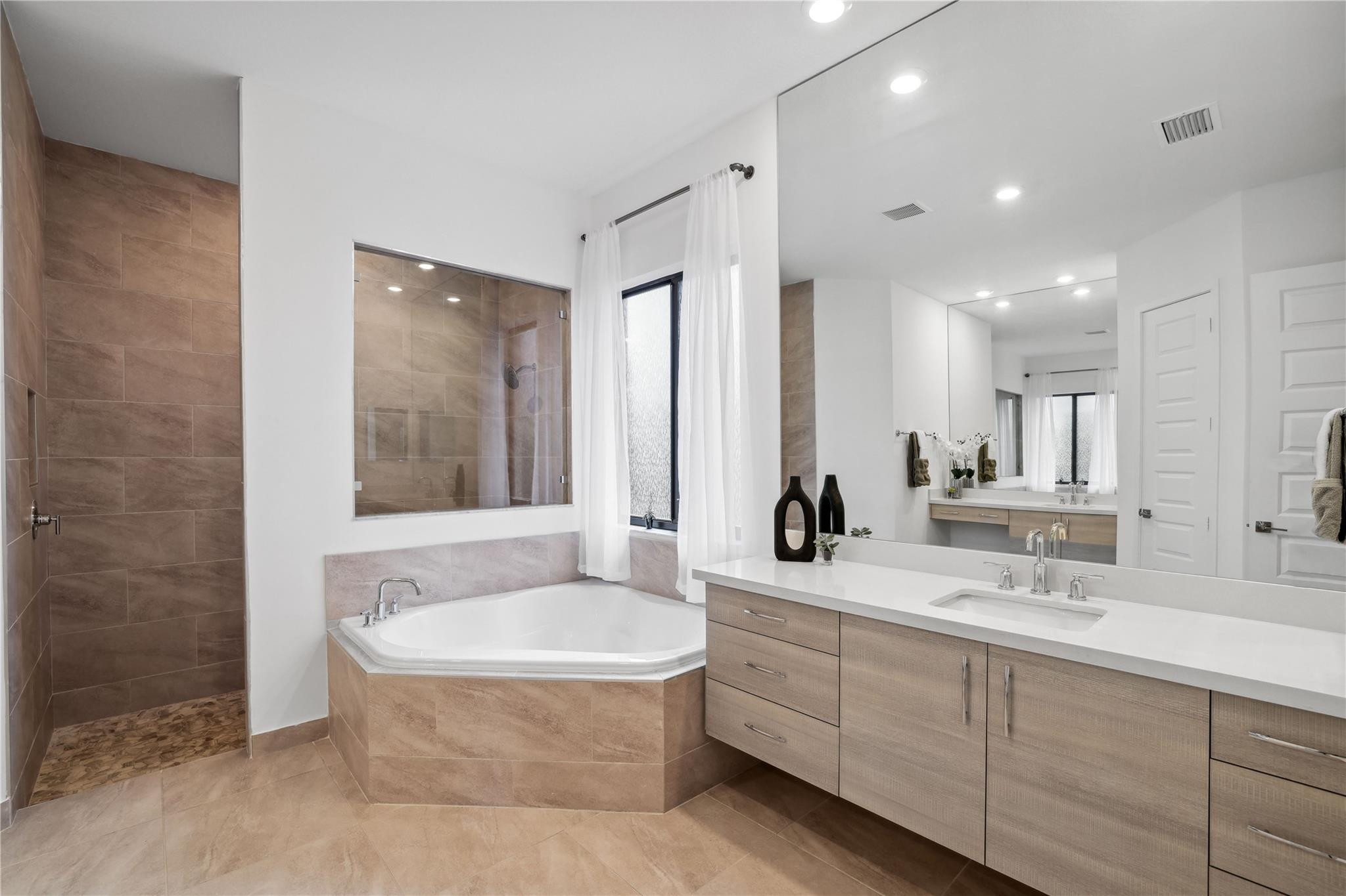 10547 N Lago Vista Cir