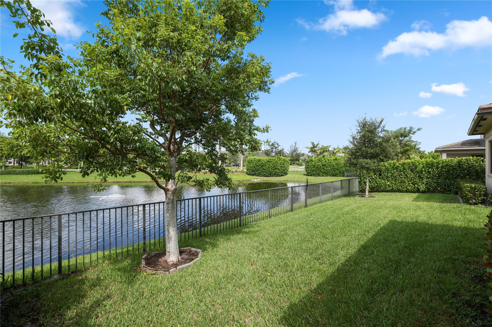 10547 N Lago Vista Cir