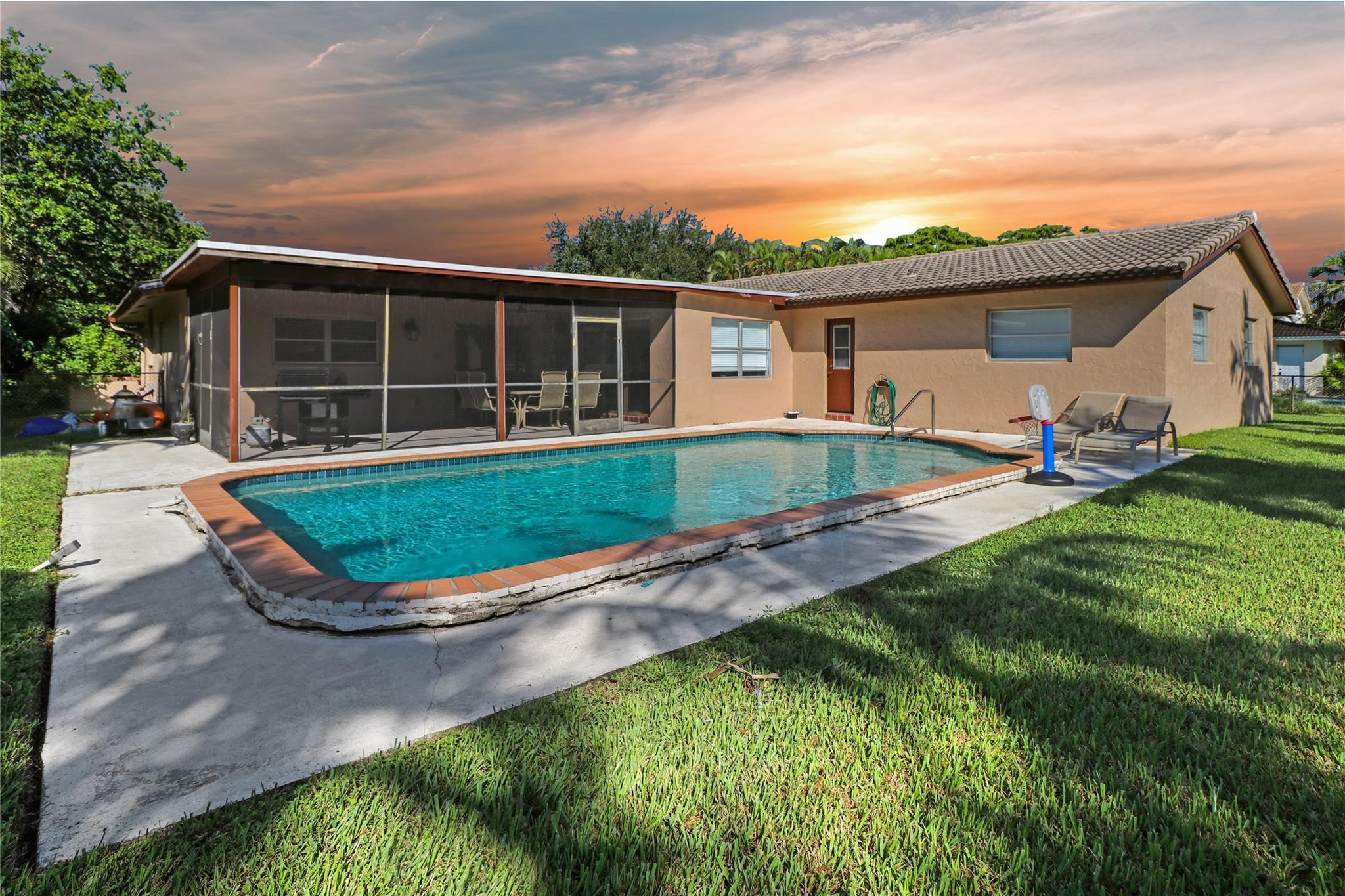 2425 NW 115th Dr