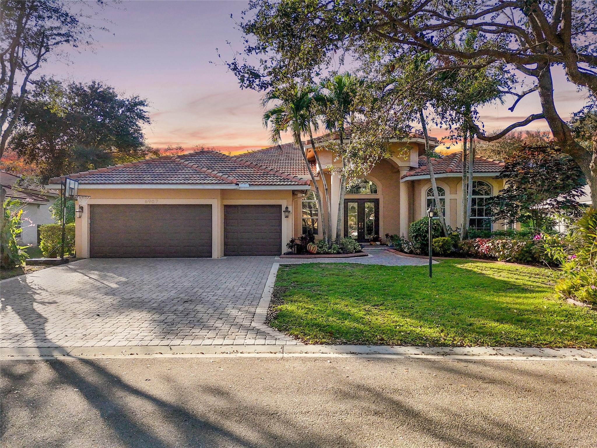 6907 NW 107th Ter