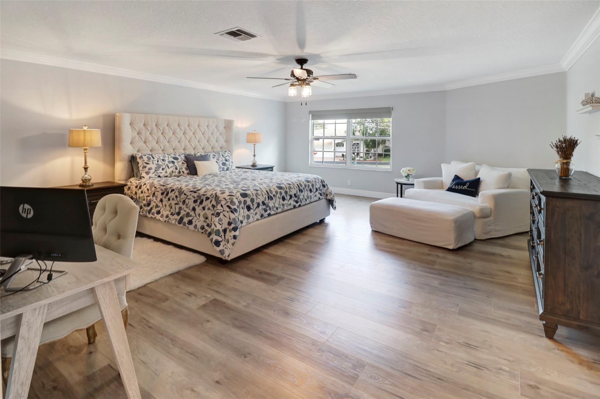 3043 Woodlands Drive