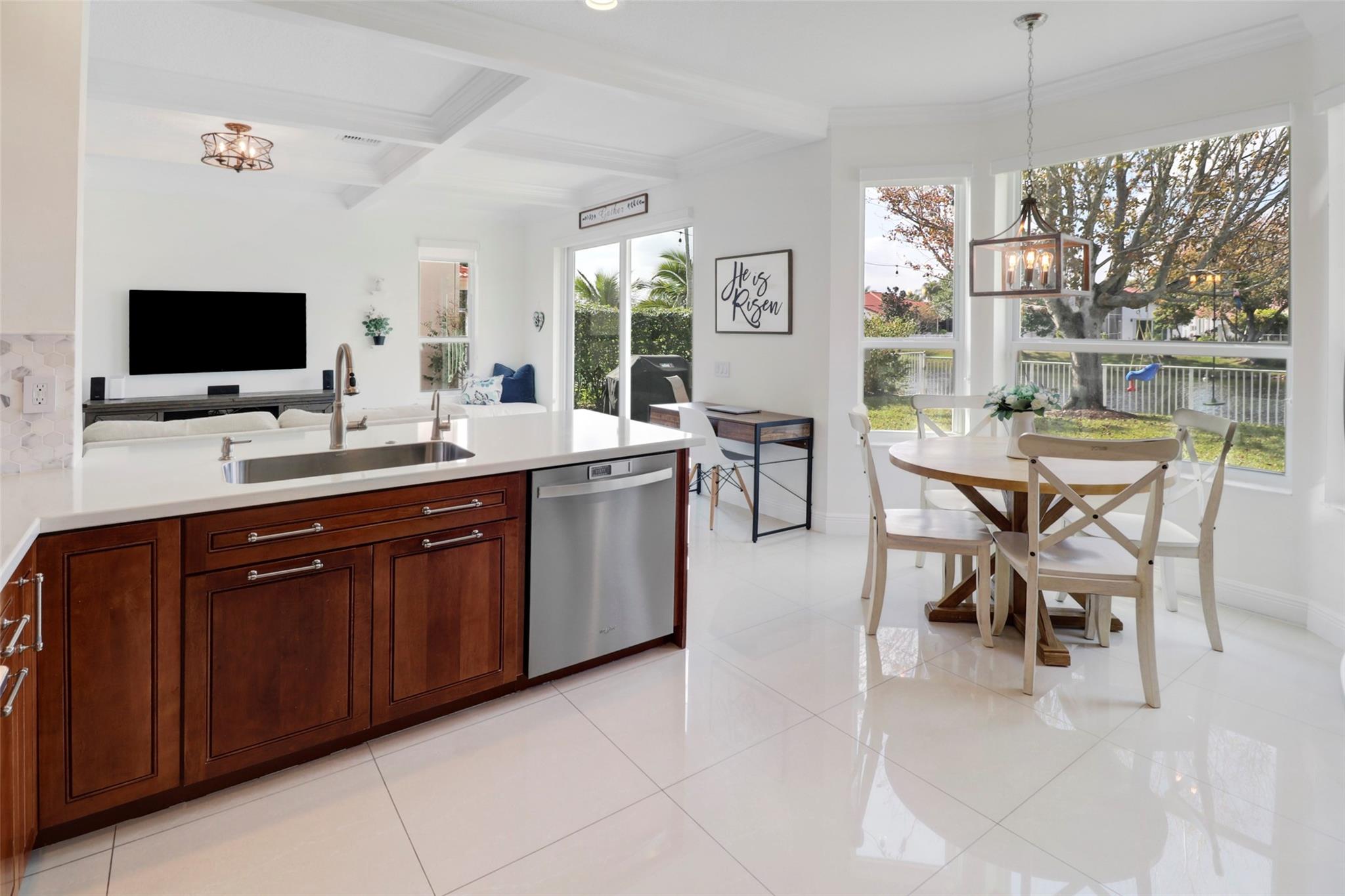 3043 Woodlands Drive