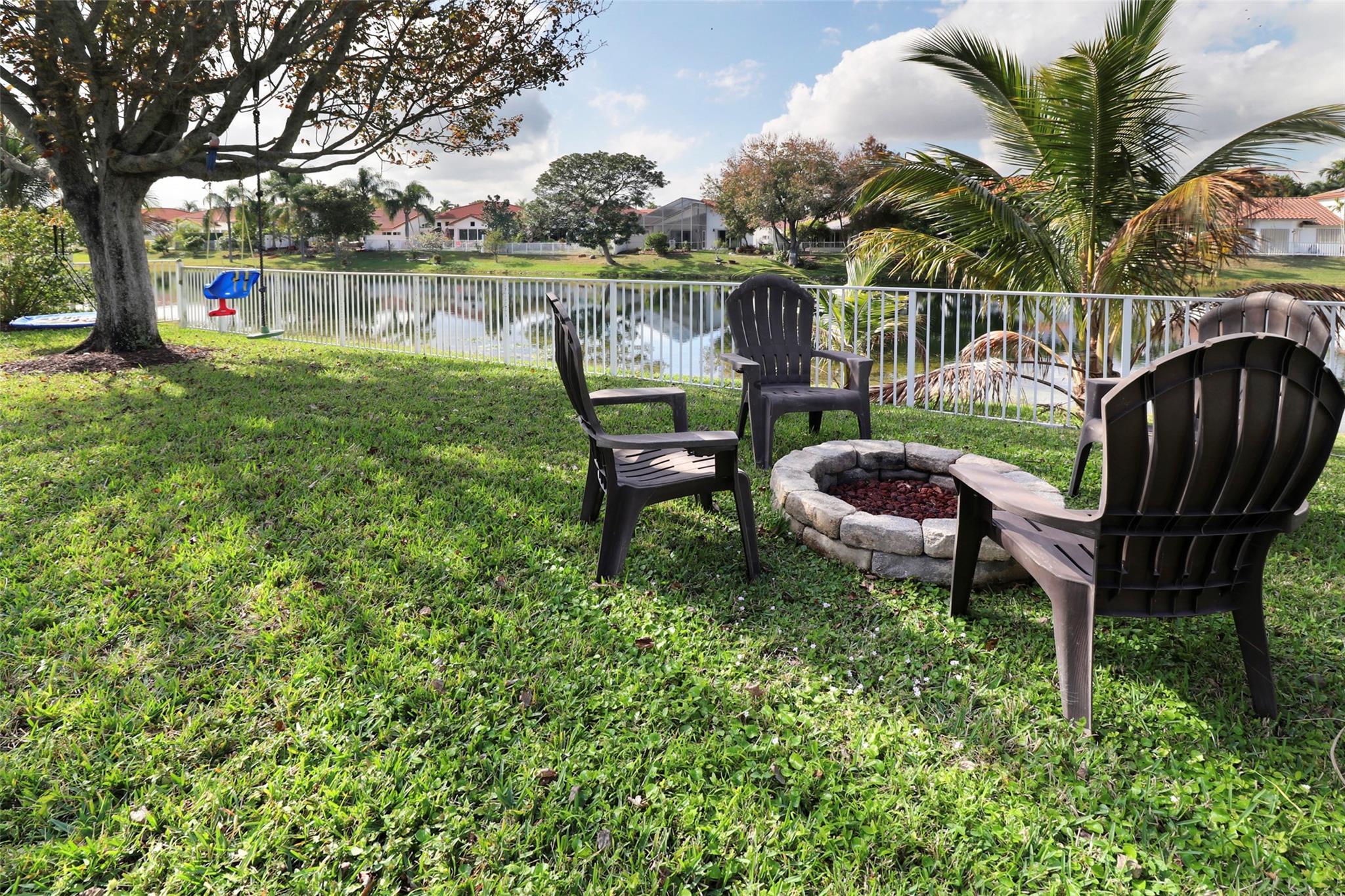 3043 Woodlands Drive