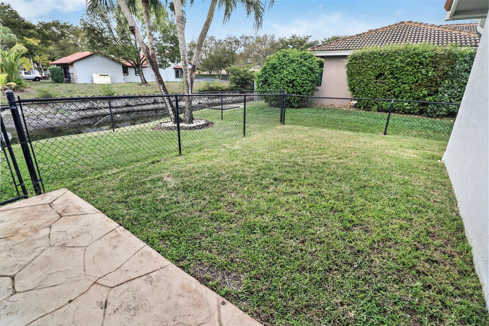 5601 NW 88th Ter