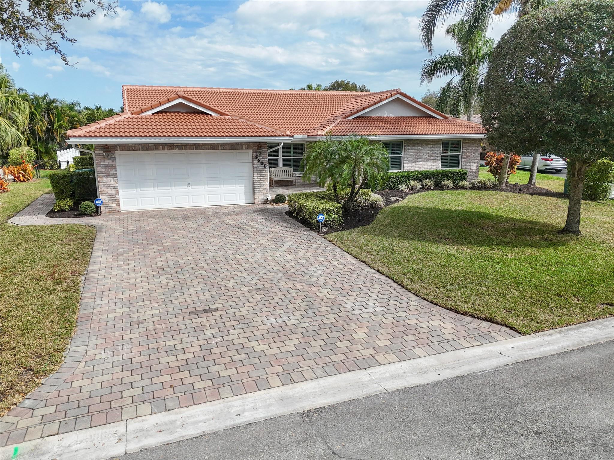5601 NW 88th Ter