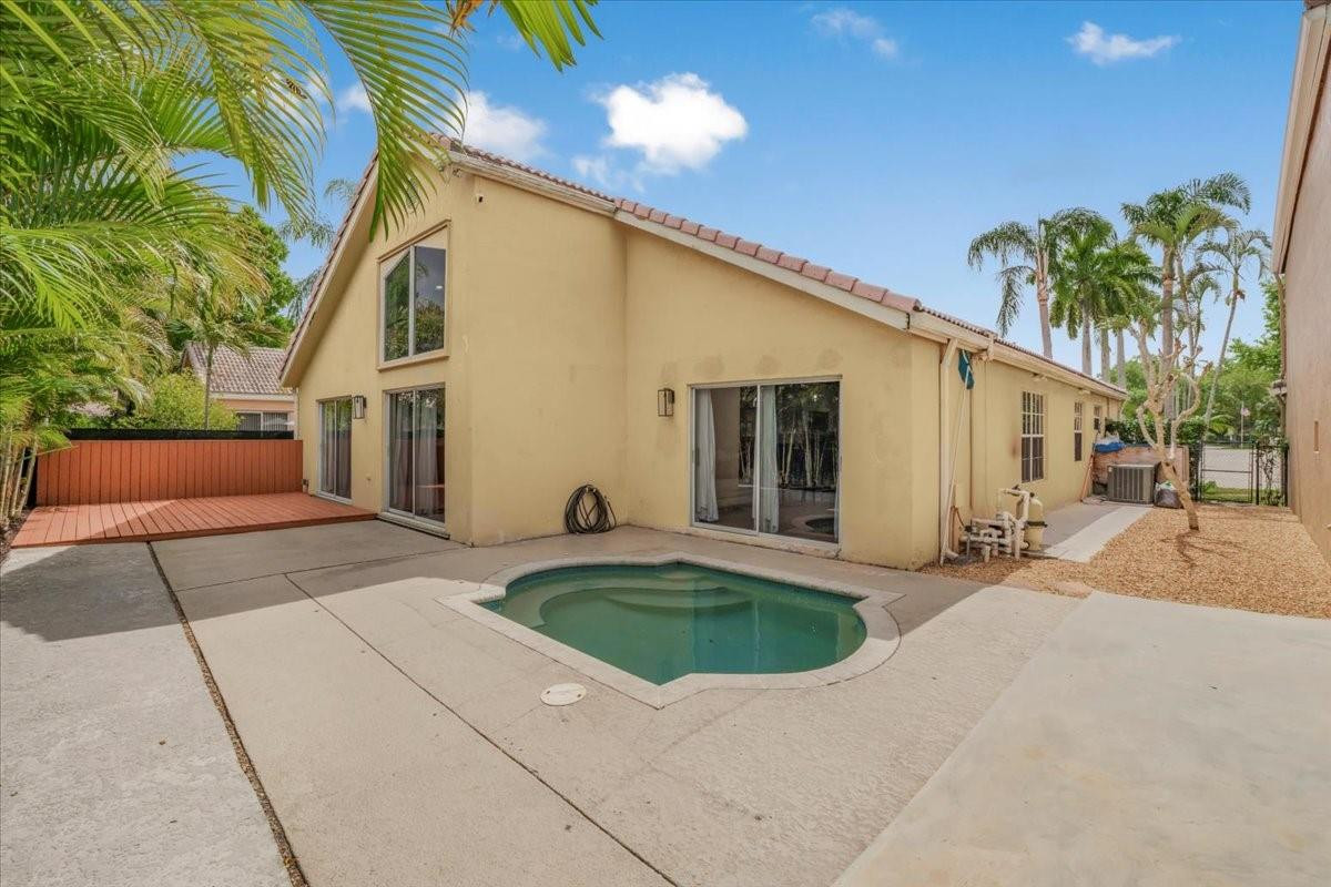 221 NW 117th Ave