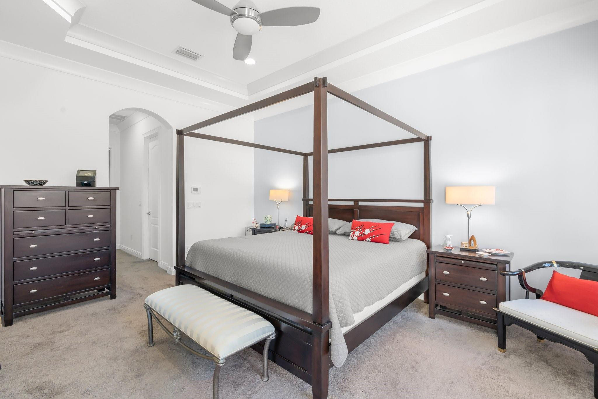 9130 Edgewater Bnd