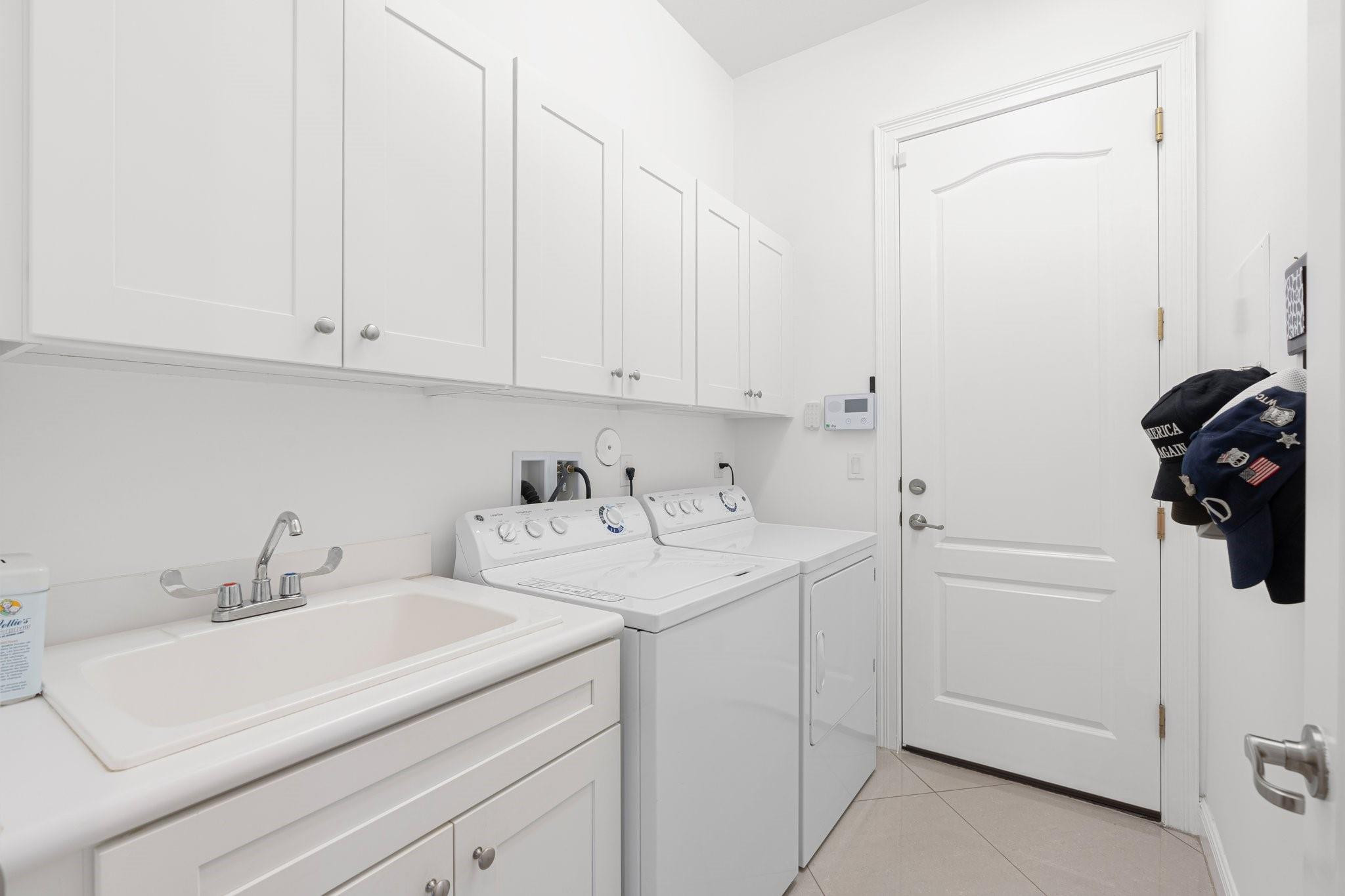 9130 Edgewater Bnd