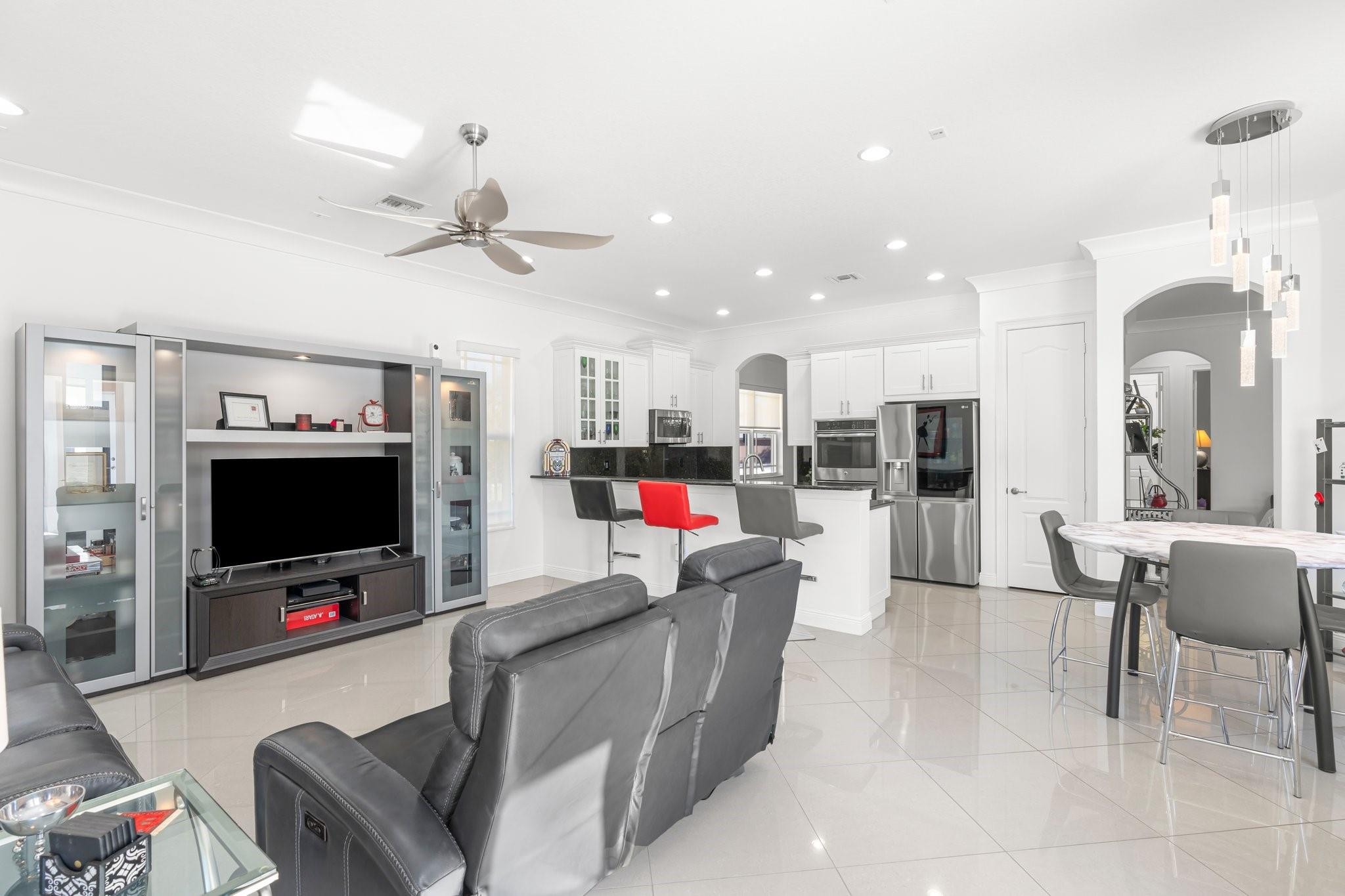 9130 Edgewater Bnd
