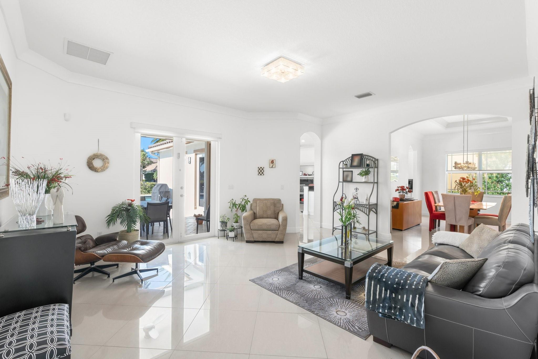 9130 Edgewater Bnd
