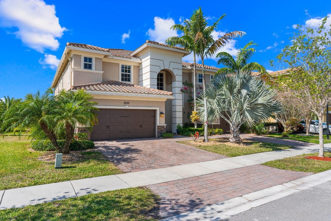 10130 Edgewater Court, Parkland