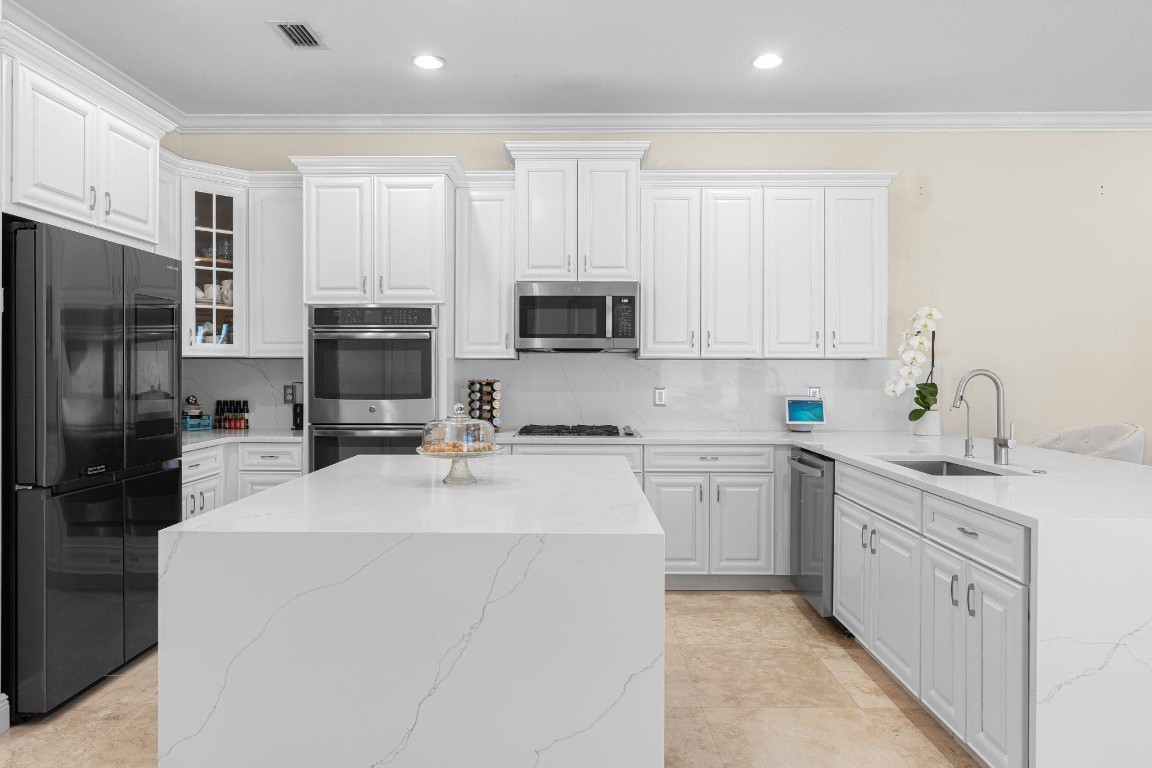 10130 Edgewater Court, Parkland