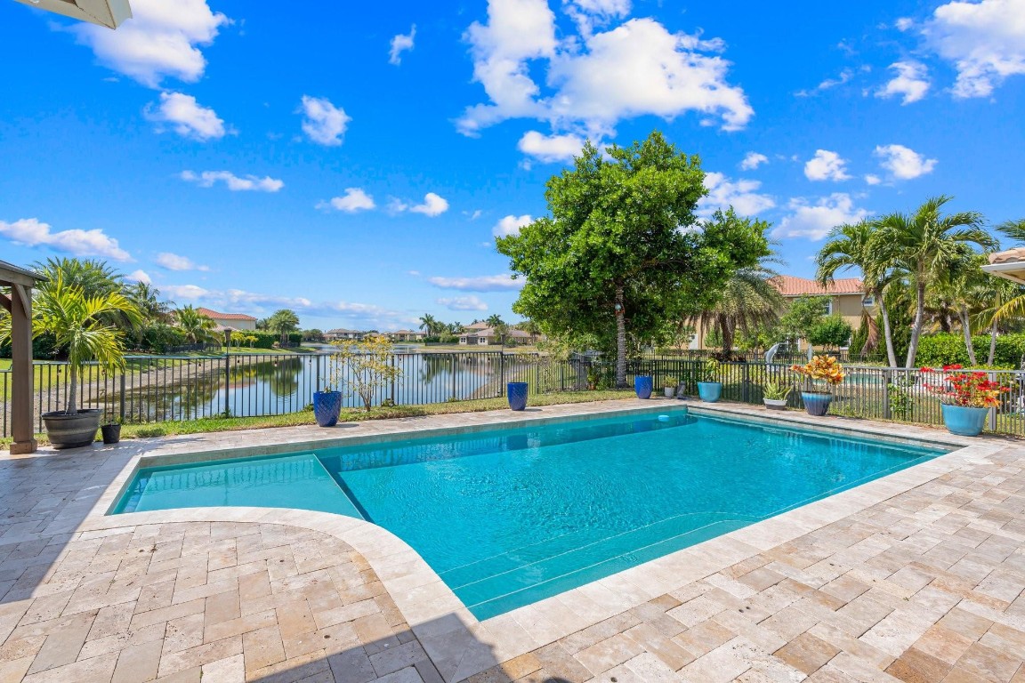 10130 Edgewater Court, Parkland