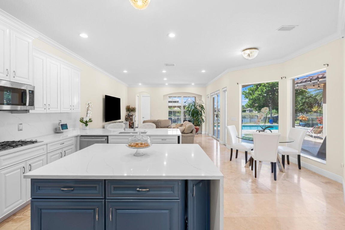 10130 Edgewater Court, Parkland