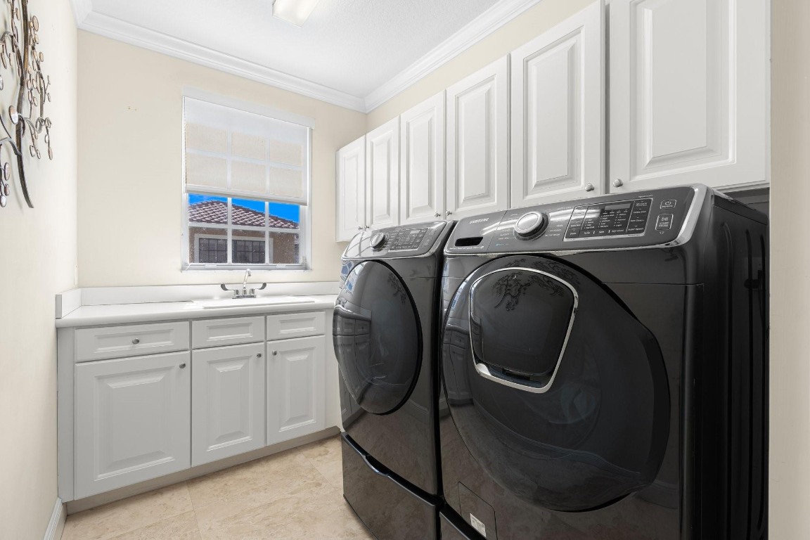 10130 Edgewater Court, Parkland