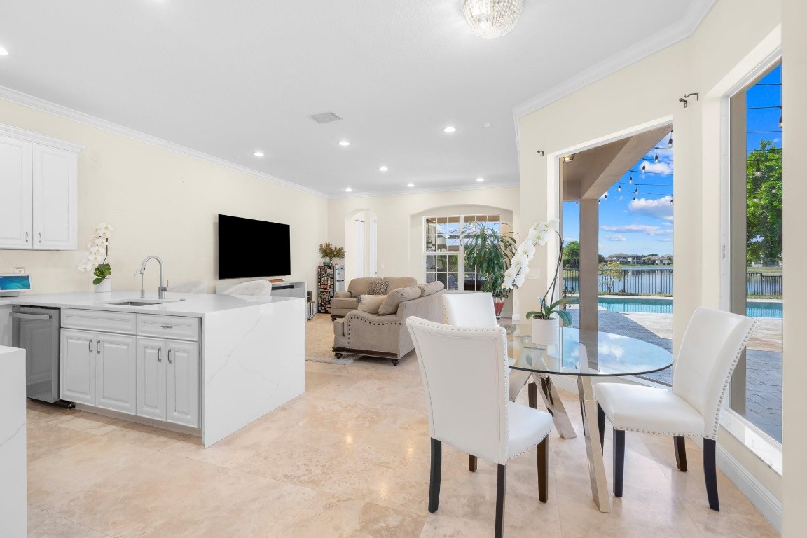 10130 Edgewater Court, Parkland