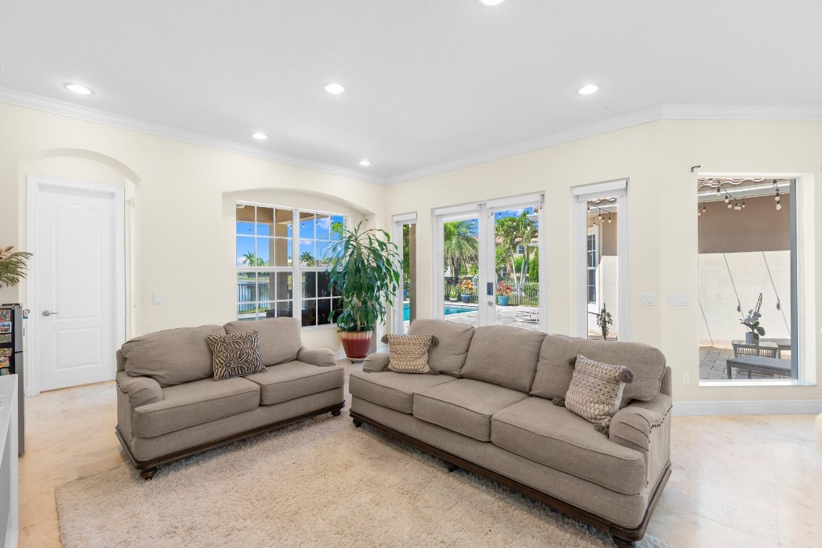 10130 Edgewater Court, Parkland