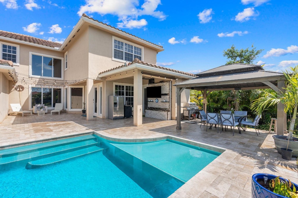 10130 Edgewater Court, Parkland