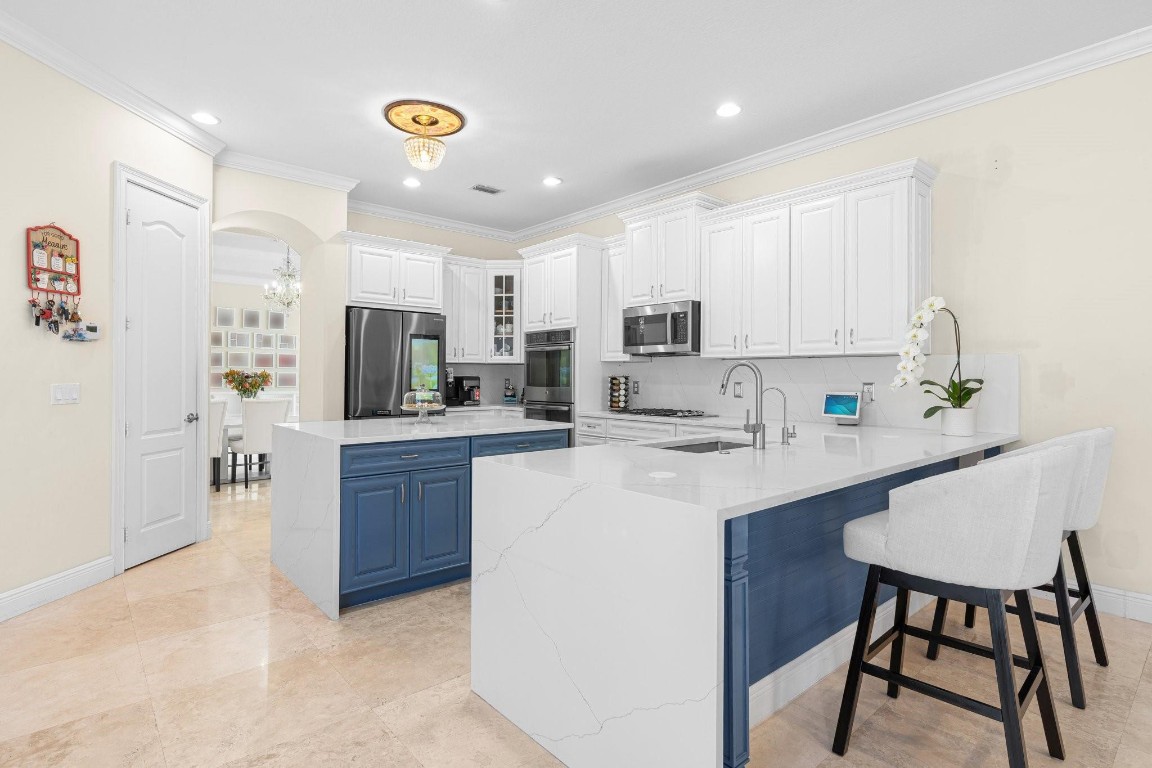 10130 Edgewater Court, Parkland