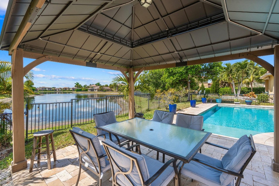 10130 Edgewater Court, Parkland