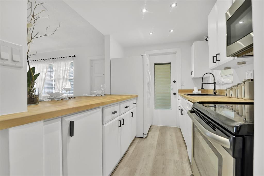 4111 NE 21st Way 201