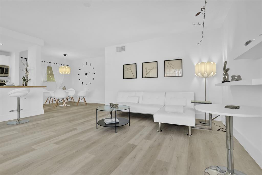 4111 NE 21st Way 201