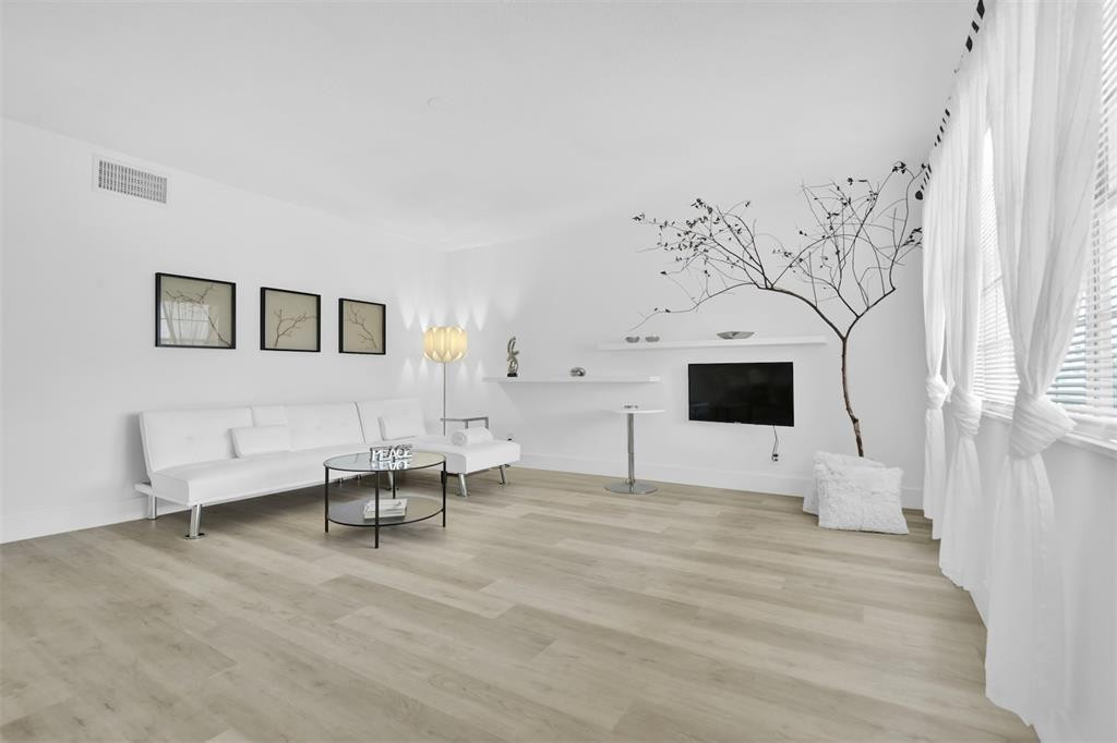 4111 NE 21st Way 201