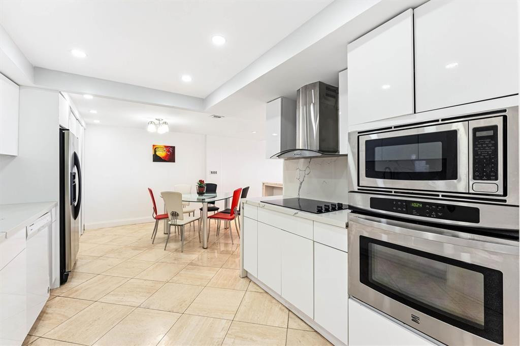 1800 NE 114th St 2301