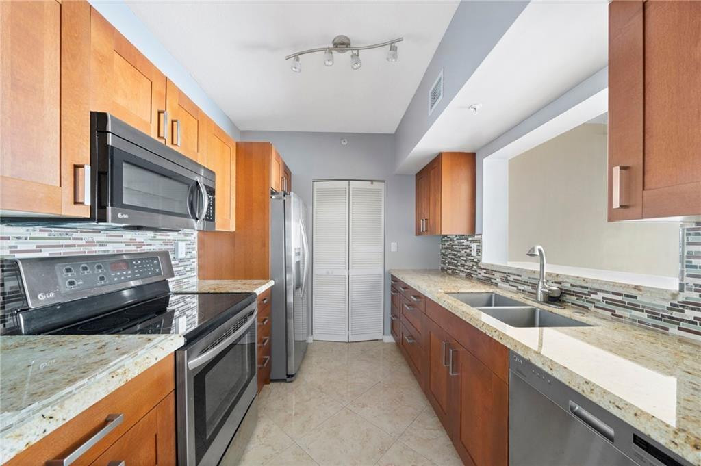 3020 NE 32nd Ave 704