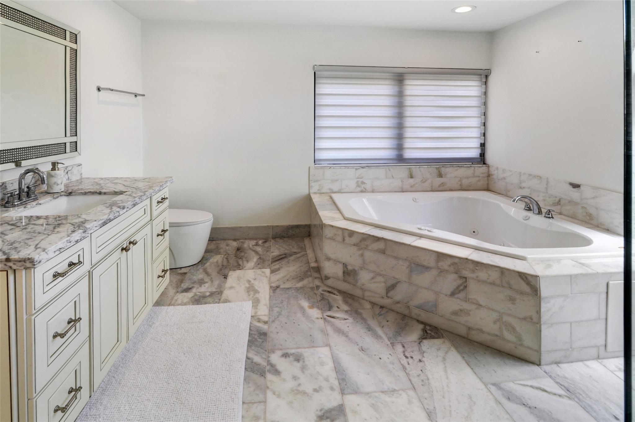 8250 NW 49th Mnr