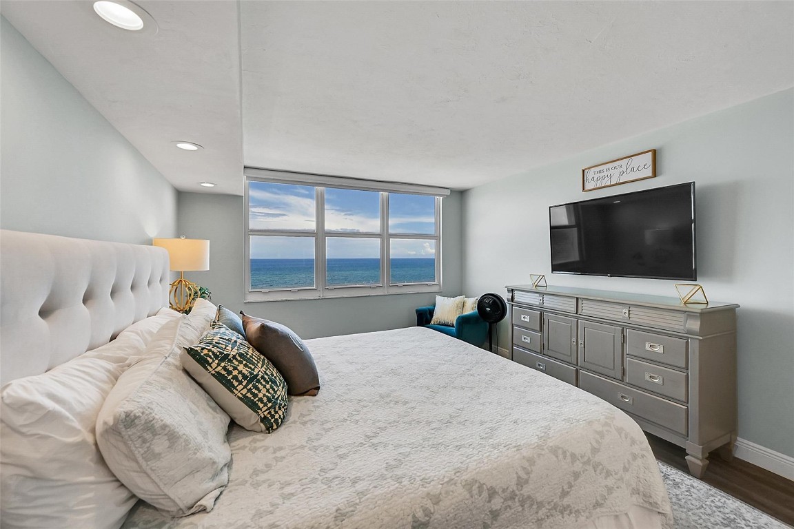 328 N Ocean Blvd PH 2