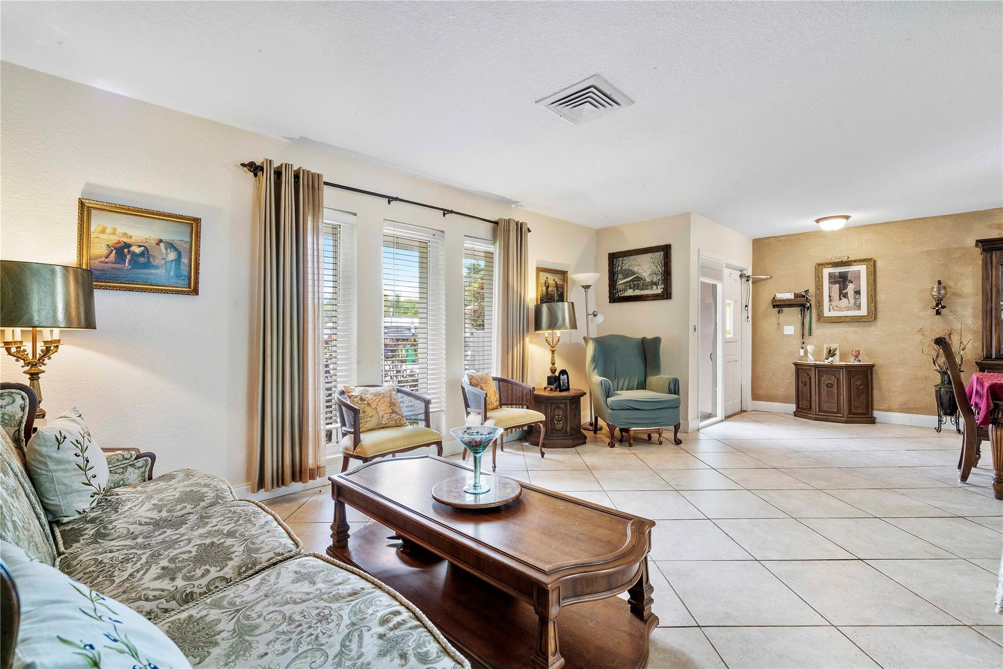 8608 NW 26th Ct