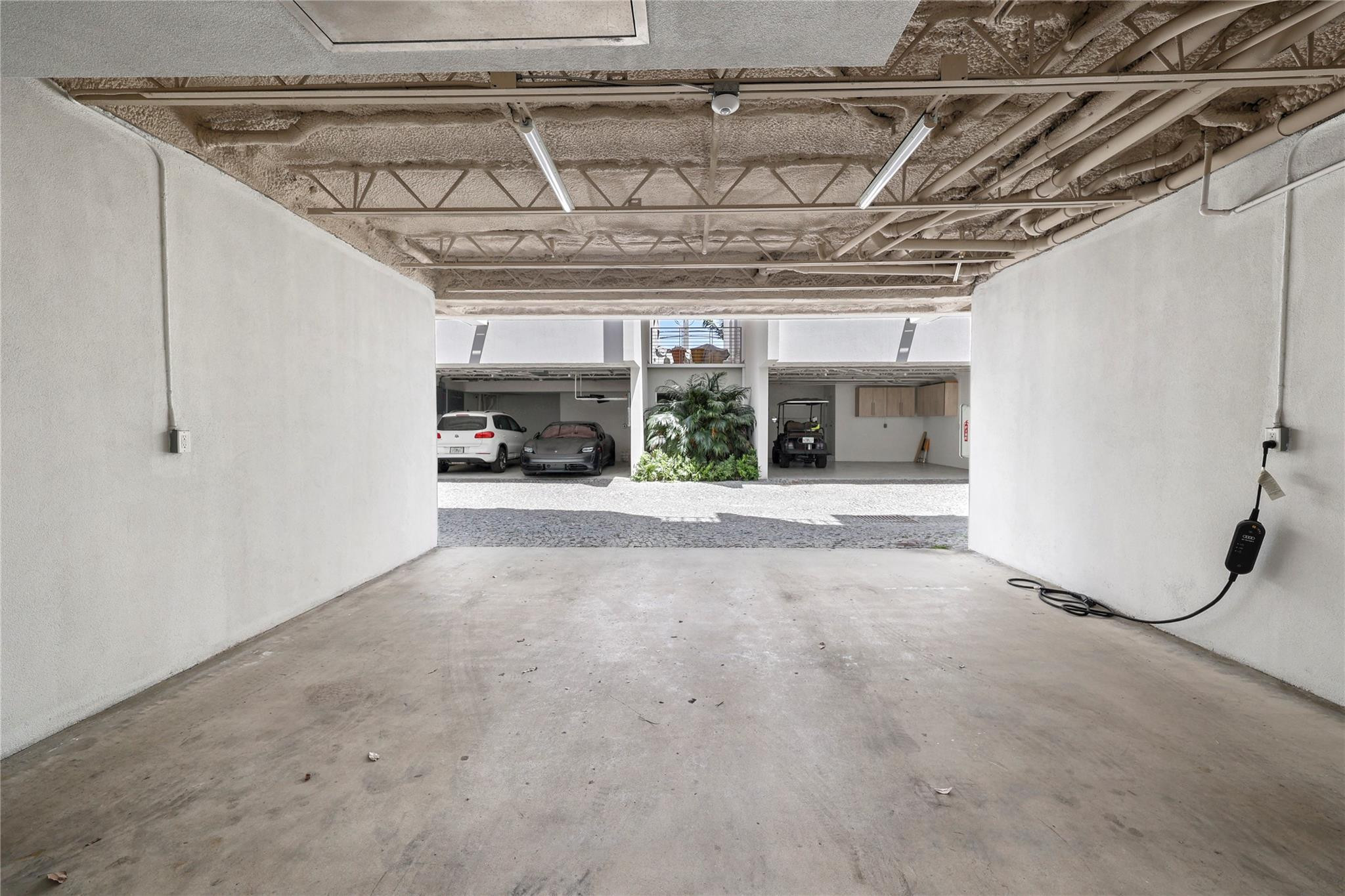 900 NE 4th St B3