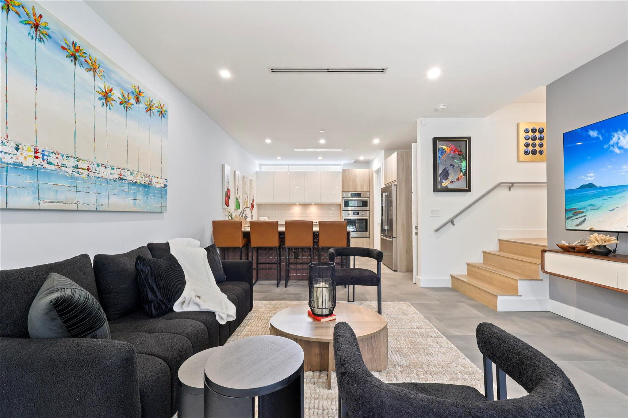 900 NE 4th St B3