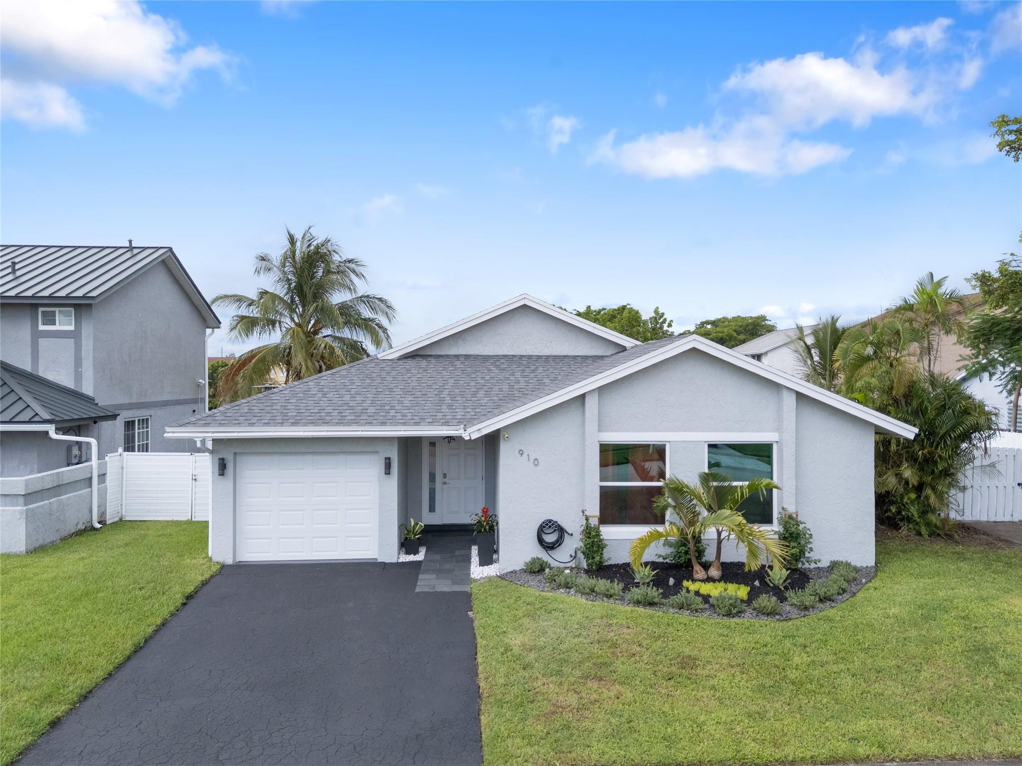 910 SW 99th Ave