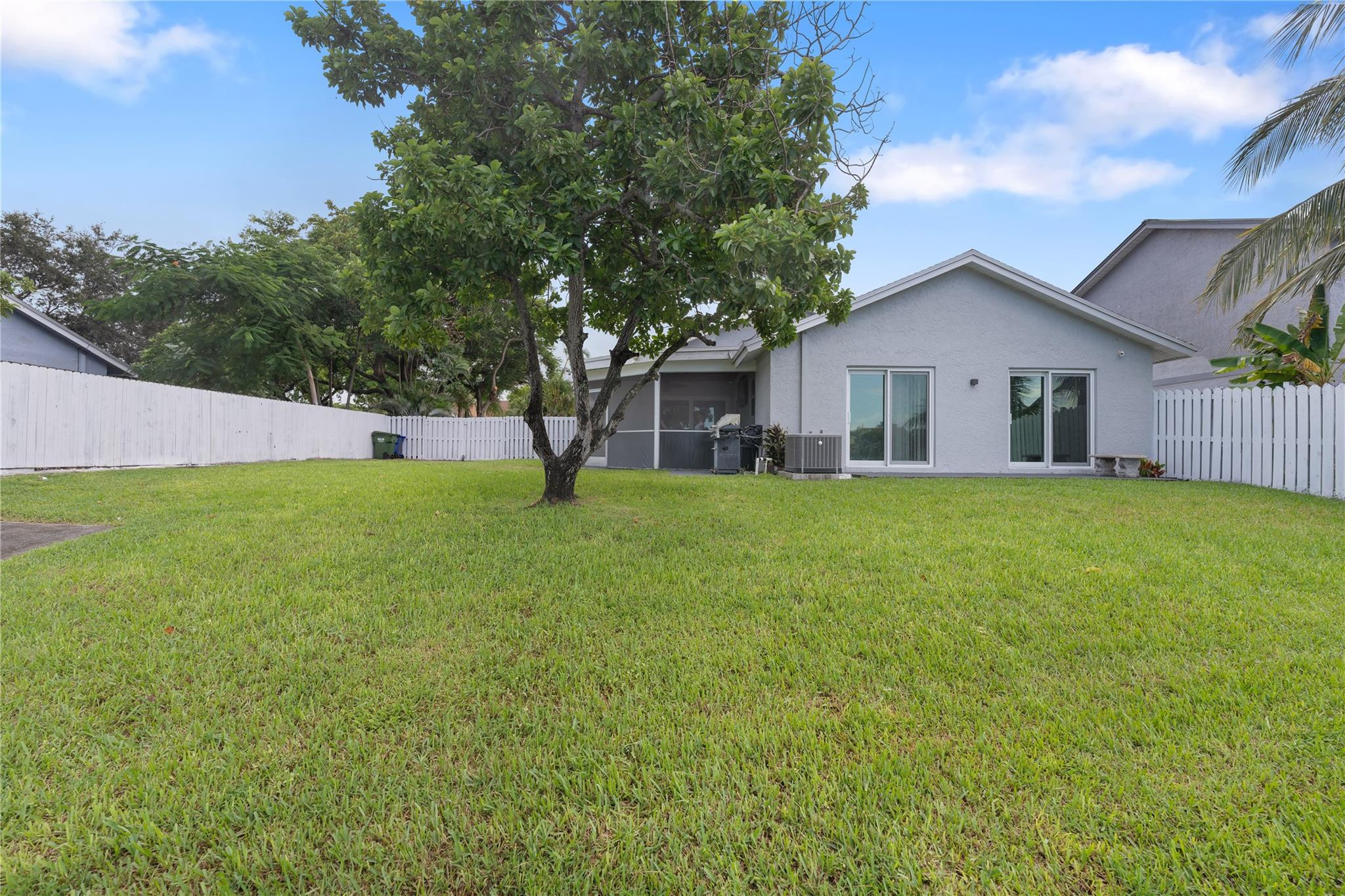 910 SW 99th Ave