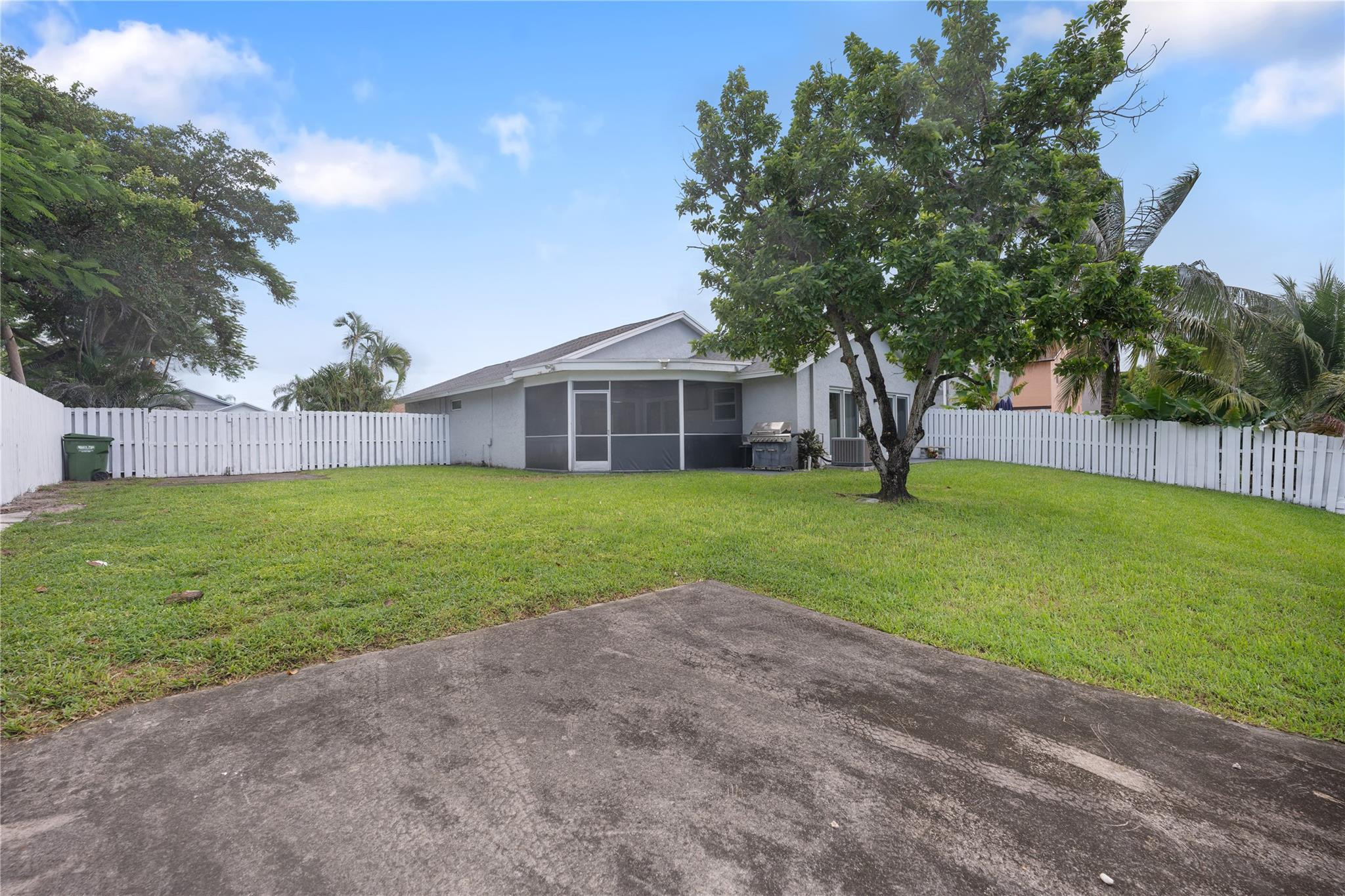 910 SW 99th Ave
