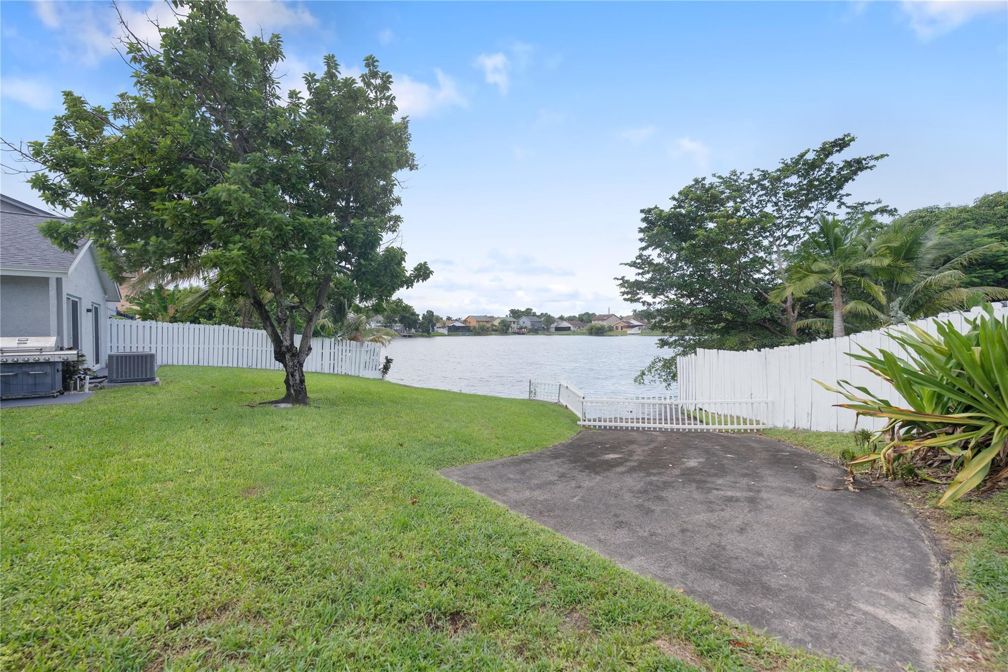 910 SW 99th Ave